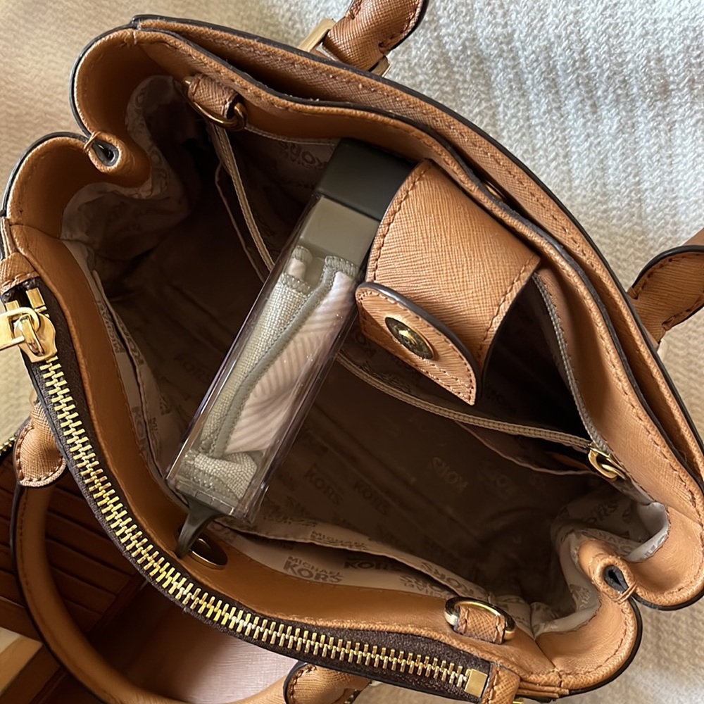 Michael Kors Studded bag NWOT - Picture 3 of 9